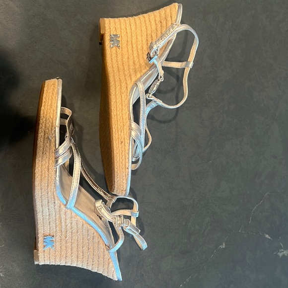 GUC! Michael Michael Kors Kami T Strap Wedges - Picture 3 of 10